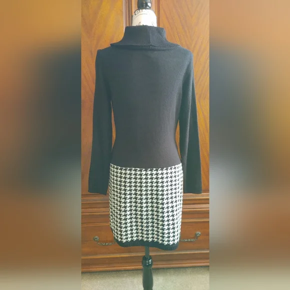 Venus sweater dress, black & black/white houndstooth pattern at skirt, size M - Picture 4 of 5